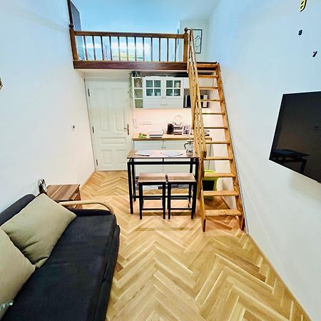 Cozy Design Homestay With Terrace Прага Екстер'єр фото