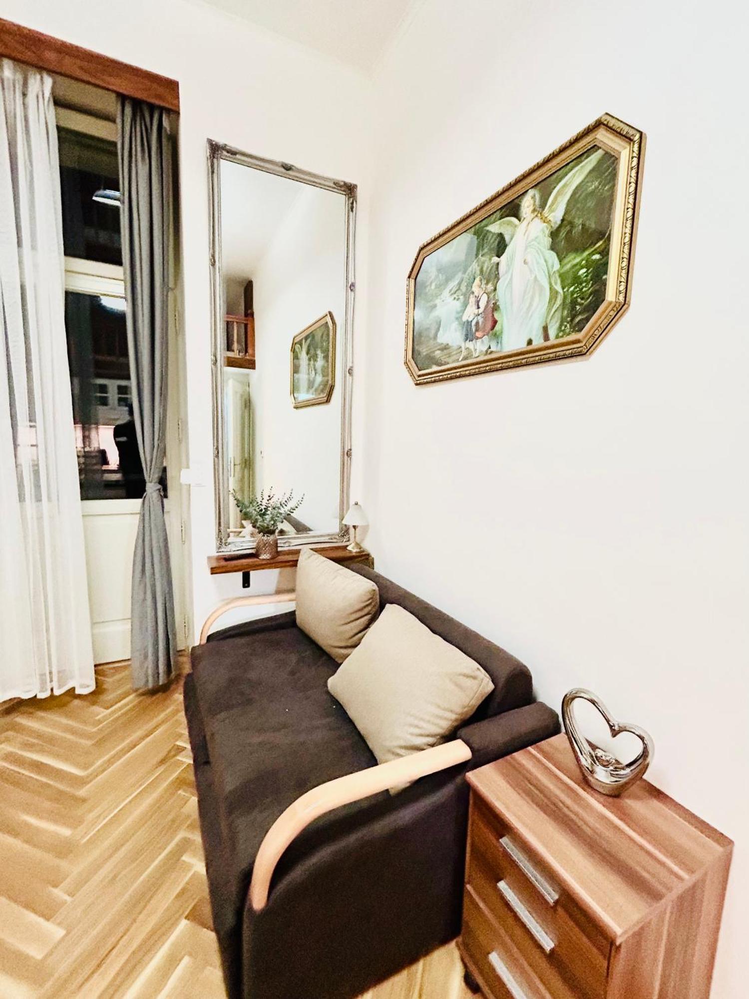 Cozy Design Homestay With Terrace Прага Екстер'єр фото